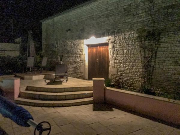 Jolie maison en pierre avec piscine au cœur du village