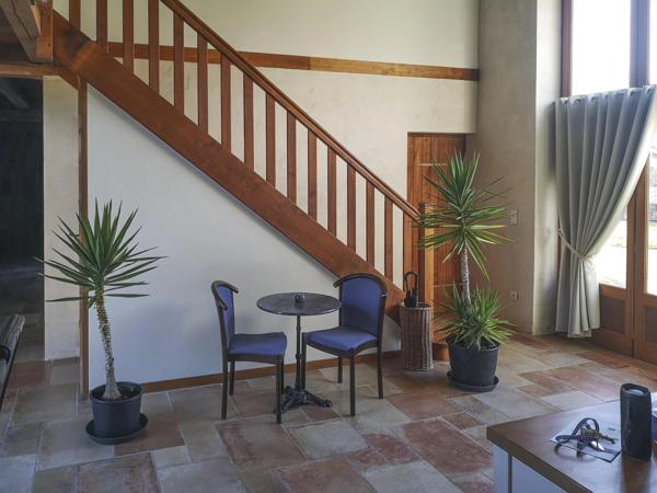Jolie maison en pierre avec piscine au cœur du village