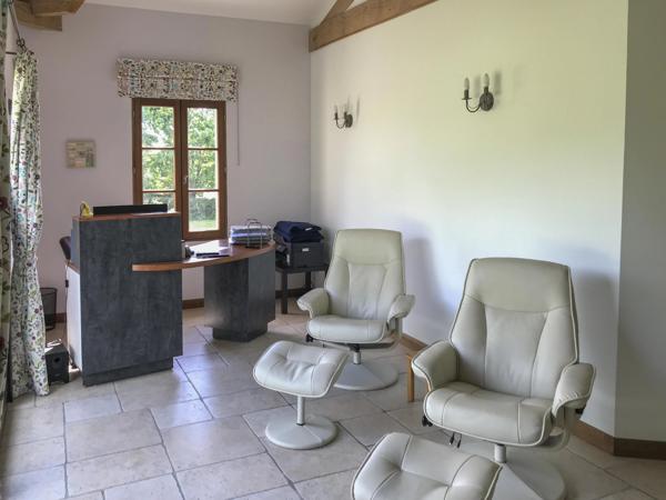 Jolie maison en pierre avec piscine au cœur du village