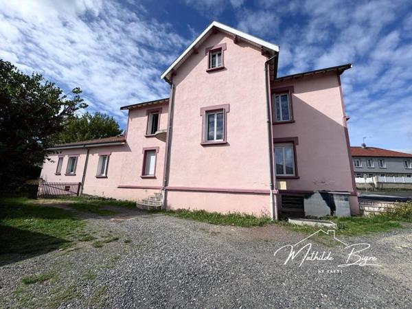 À découvrir à CHARBONNIER ensemble immobilier locatif