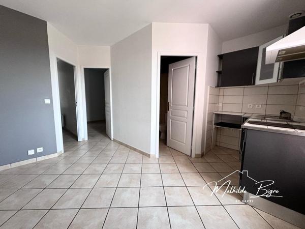 À découvrir à CHARBONNIER ensemble immobilier locatif