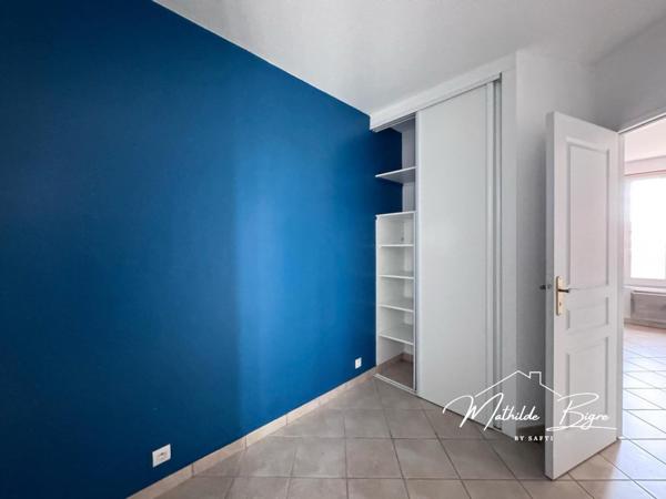 À découvrir à CHARBONNIER ensemble immobilier locatif