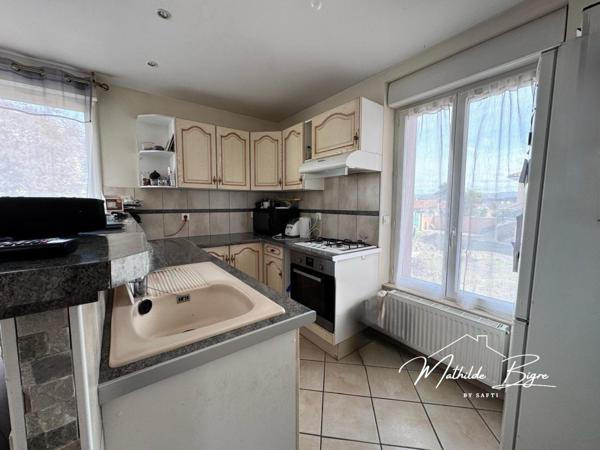 À découvrir à CHARBONNIER ensemble immobilier locatif