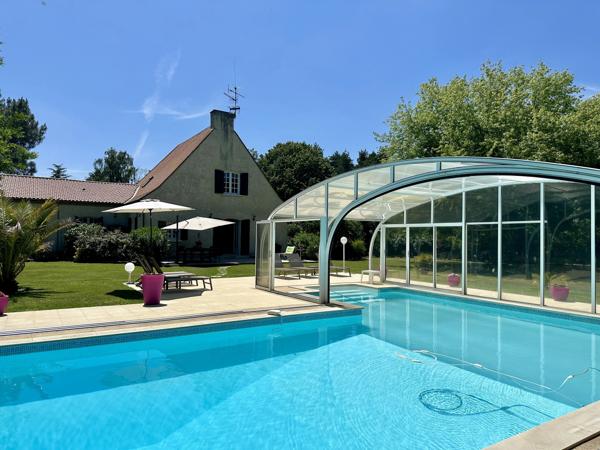 Belle villa avec terrain de tennis et piscine à quelques minutes de Bergerac
