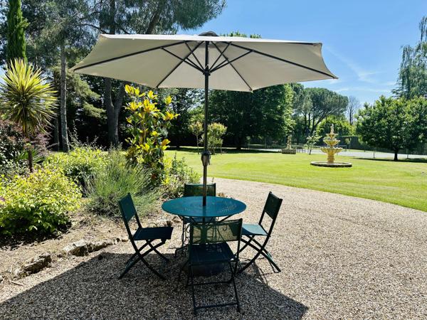 Belle villa avec terrain de tennis et piscine à quelques minutes de Bergerac
