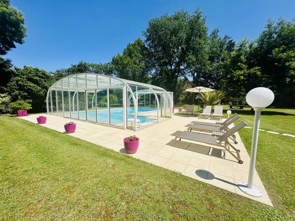 Belle villa avec terrain de tennis et piscine à quelques minutes de Bergerac