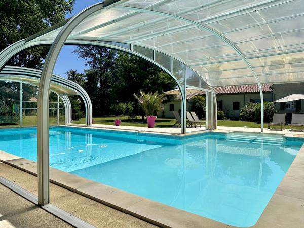 Belle villa avec terrain de tennis et piscine à quelques minutes de Bergerac
