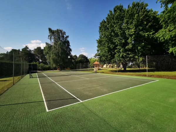Belle villa avec terrain de tennis et piscine à quelques minutes de Bergerac