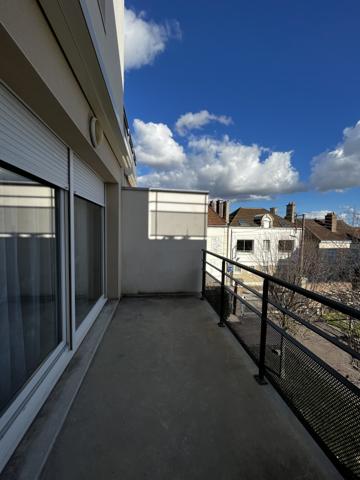 SAINTE SAVINE – APPARTEMENT TYPE 3 AVEC BALCON ET GARAGE