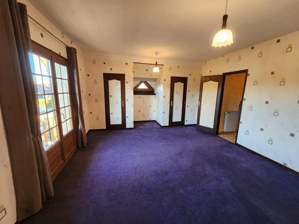 Courcelles Sur Seine, Maison sur sous-sol total de 150 m2 - 5 chambres  + garage exterieur - sur un terrain plat de  716 m2 -  Prix :  272.000