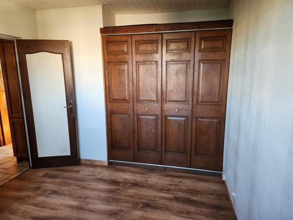 Courcelles Sur Seine, Maison sur sous-sol total de 150 m2 - 5 chambres  + garage exterieur - sur un terrain plat de  716 m2 -  Prix :  272.000