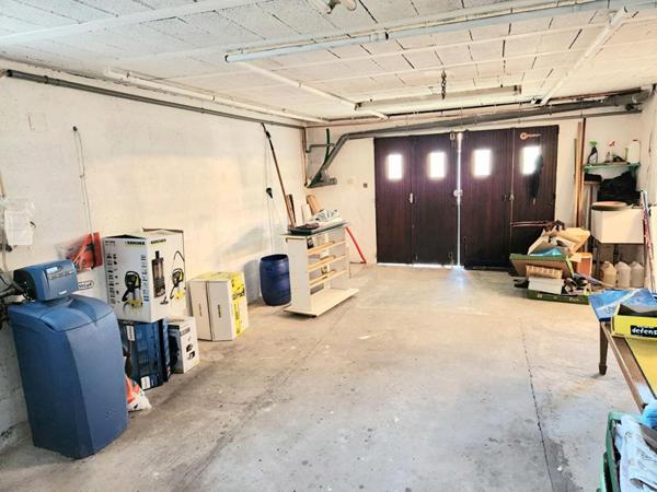 Courcelles Sur Seine, Maison sur sous-sol total de 150 m2 - 5 chambres  + garage exterieur - sur un terrain plat de  716 m2 -  Prix :  272.000