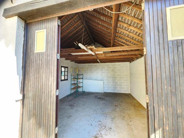 Courcelles Sur Seine, Maison sur sous-sol total de 150 m2 - 5 chambres  + garage exterieur - sur un terrain plat de  716 m2 -  Prix :  272.000