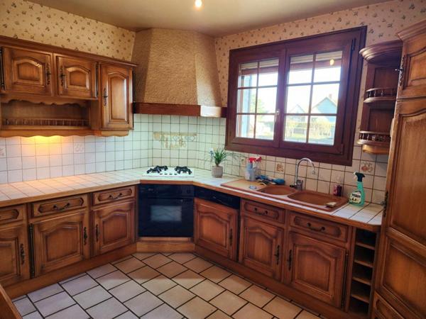 Courcelles Sur Seine, Maison sur sous-sol total de 150 m2 - 5 chambres  + garage exterieur - sur un terrain plat de  716 m2 -  Prix :  272.000