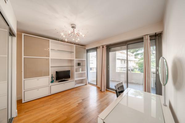 Cannes centre – Grand appartement bourgeois de 4 pièces avec extérieurs de 50 m²