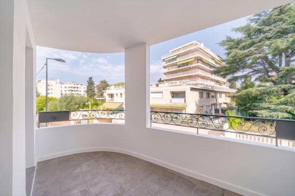 Cannes centre – Grand appartement bourgeois de 4 pièces avec extérieurs de 50 m²