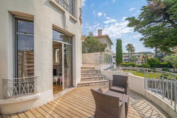 Cannes centre – Grand appartement bourgeois de 4 pièces avec extérieurs de 50 m²