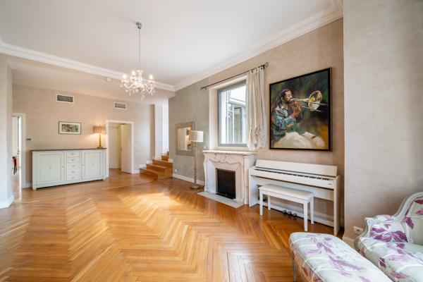 Cannes centre – Grand appartement bourgeois de 4 pièces avec extérieurs de 50 m²
