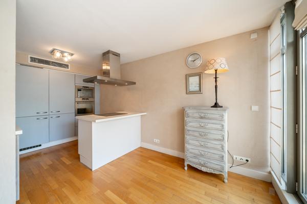 Cannes centre – Grand appartement bourgeois de 4 pièces avec extérieurs de 50 m²