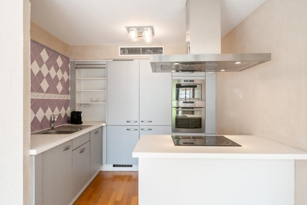 Cannes centre – Grand appartement bourgeois de 4 pièces avec extérieurs de 50 m²