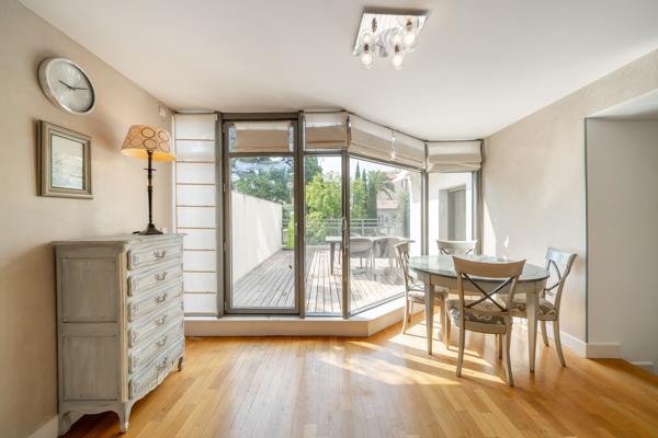Cannes centre – Grand appartement bourgeois de 4 pièces avec extérieurs de 50 m²