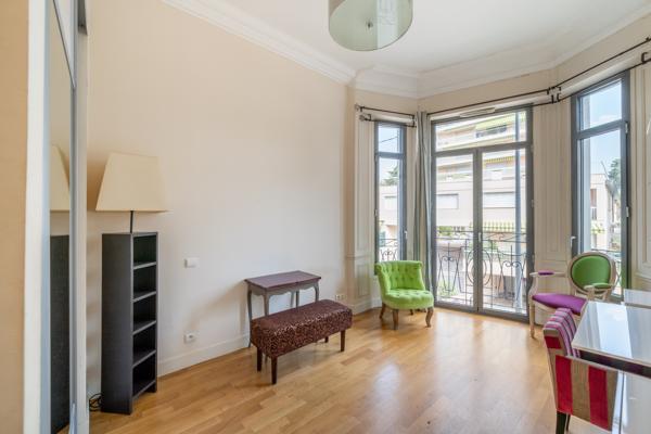Cannes centre – Grand appartement bourgeois de 4 pièces avec extérieurs de 50 m²