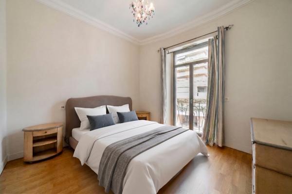 Cannes centre – Grand appartement bourgeois de 4 pièces avec extérieurs de 50 m²