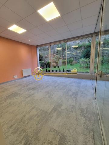 Morlaix. bureaux de standing avec jardin et ascenseur - 200m²