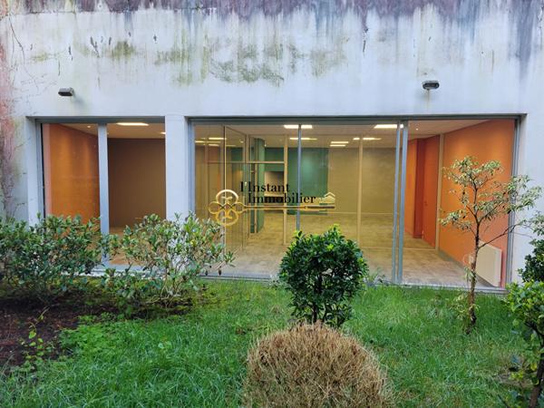 Morlaix. bureaux de standing avec jardin et ascenseur - 200m²