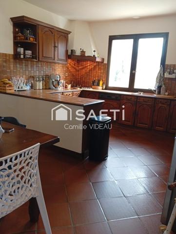 MAISON VILLA DE 196m² , GARAGE et TERRAIN 12000 m²