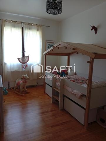 MAISON VILLA DE 196m² , GARAGE et TERRAIN 12000 m²