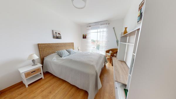 Grand t2 avec balcon et parking