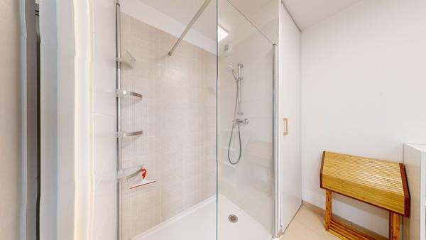 Grand t2 avec balcon et parking