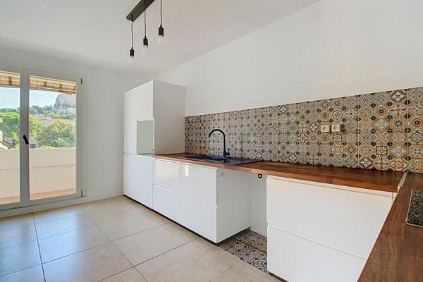 VITROLLES LE ROCHER À PROXIMITÉ DU VIEUX VILLAGE, T3 88,41 M² AVEC VUE EXCEPTIONNELLE