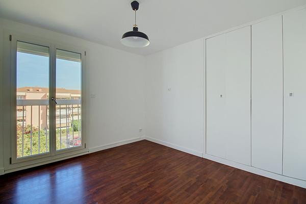 VITROLLES LE ROCHER À PROXIMITÉ DU VIEUX VILLAGE, T3 88,41 M² AVEC VUE EXCEPTIONNELLE