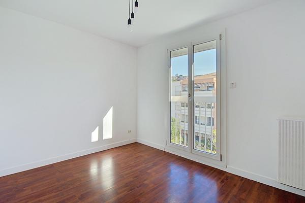 VITROLLES LE ROCHER À PROXIMITÉ DU VIEUX VILLAGE, T3 88,41 M² AVEC VUE EXCEPTIONNELLE