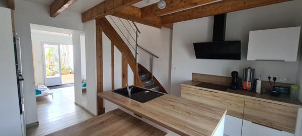 Maison Gorges 5 P . 3 Chs . 1 Bureau . 93 M² . T 507 M² . Garage . Cave . Préau