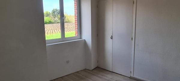 Maison Gorges 5 P . 3 Chs . 1 Bureau . 93 M² . T 507 M² . Garage . Cave . Préau