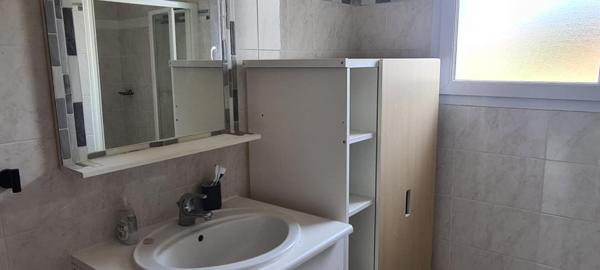 Maison Gorges 5 P . 3 Chs . 1 Bureau . 93 M² . T 507 M² . Garage . Cave . Préau