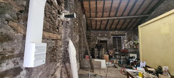 Maison Gorges 5 P . 3 Chs . 1 Bureau . 93 M² . T 507 M² . Garage . Cave . Préau