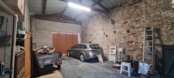 Maison Gorges 5 P . 3 Chs . 1 Bureau . 93 M² . T 507 M² . Garage . Cave . Préau