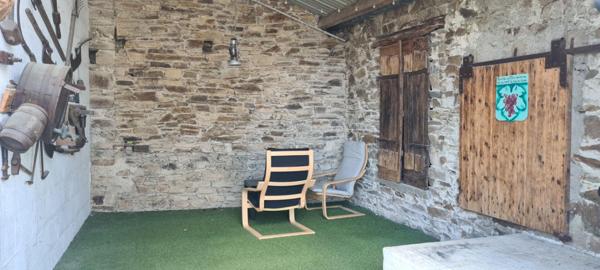 Maison Gorges 5 P . 3 Chs . 1 Bureau . 93 M² . T 507 M² . Garage . Cave . Préau