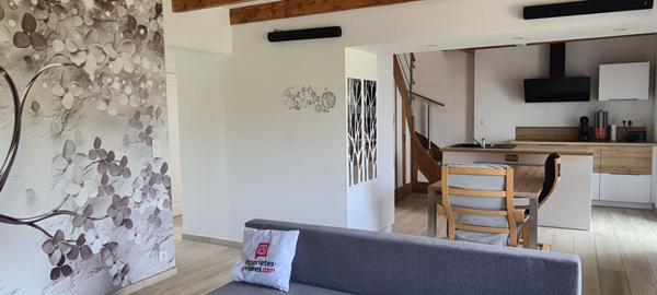 Maison Gorges 5 P . 3 Chs . 1 Bureau . 93 M² . T 507 M² . Garage . Cave . Préau