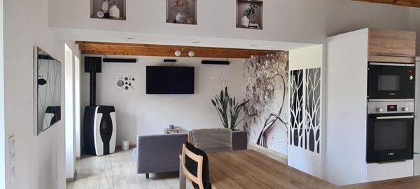 Maison Gorges 5 P . 3 Chs . 1 Bureau . 93 M² . T 507 M² . Garage . Cave . Préau