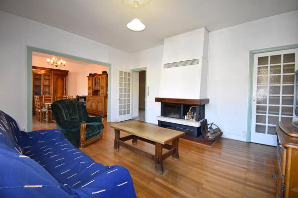 Maison familiale de 229m² élevée sur sous-sol total