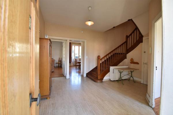 Maison familiale de 229m² élevée sur sous-sol total