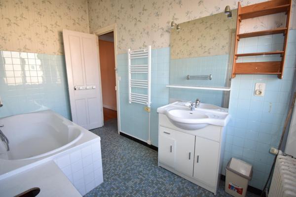 Maison familiale de 229m² élevée sur sous-sol total