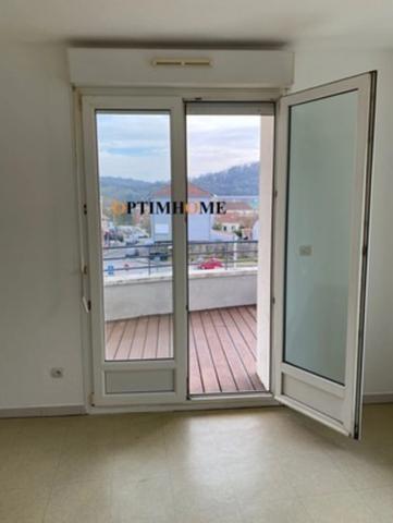 LONGWY, ENSEMBLE IMMOBILIER COMPRENANT 12 APPARTEMENTS + 1 LOCAL COMMERCIAL - DPE EN D ET EN C