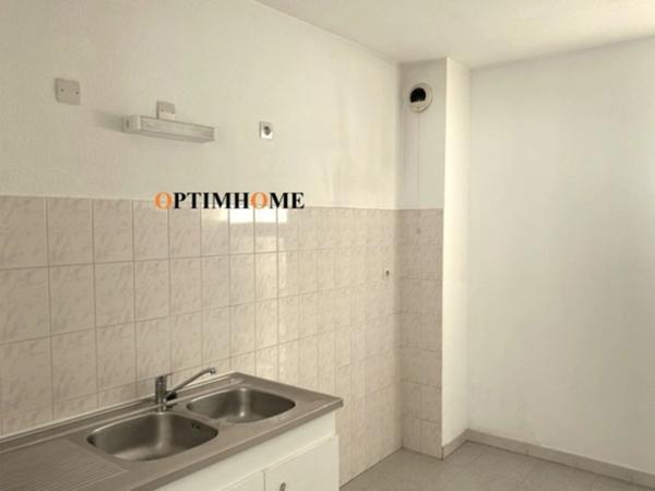 LONGWY, ENSEMBLE IMMOBILIER COMPRENANT 12 APPARTEMENTS + 1 LOCAL COMMERCIAL - DPE EN D ET EN C