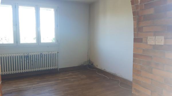 MAISON SUR SOUS-SOL - CHATELLERAULT